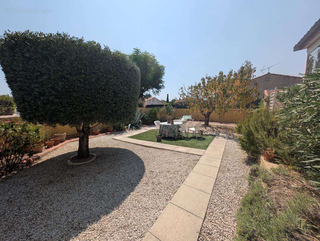 ROUJAN – Villa 4 chambres en parfait état - photo 7