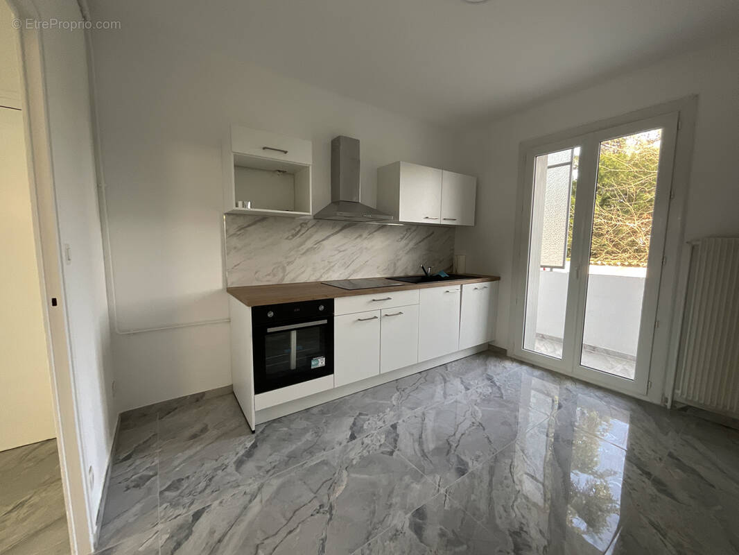 Appartement à SAINT-BONNET-DE-MURE