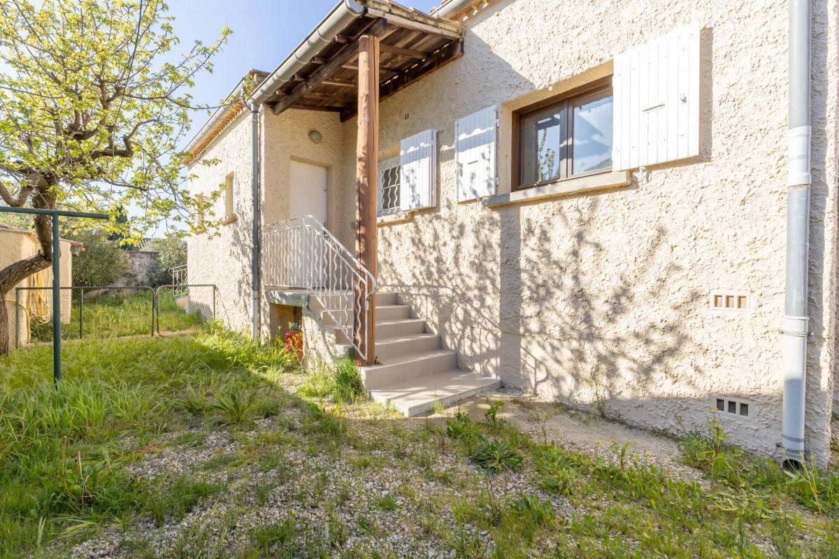 Maison à ENTRAIGUES-SUR-LA-SORGUE