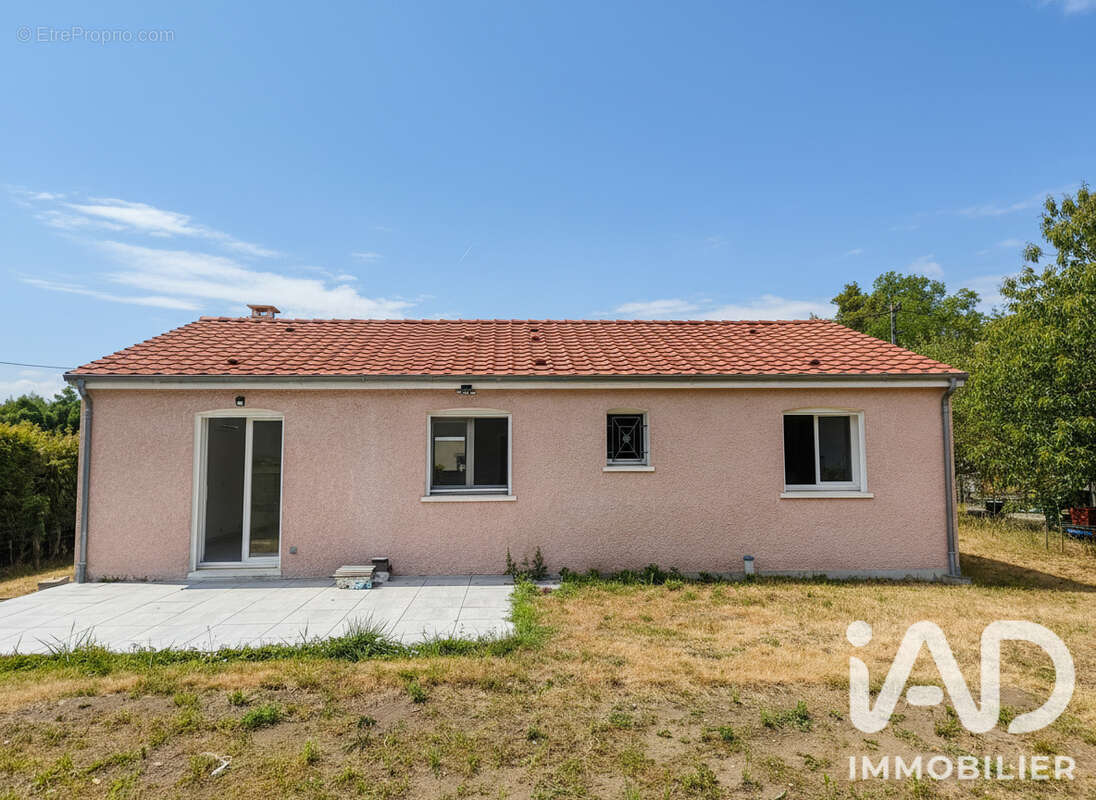 Maison 88 m² à Limons  - photo 2