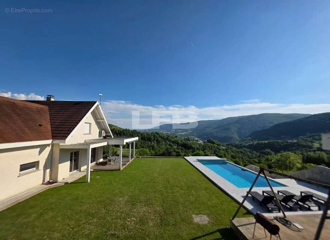 Maison à CREMPIGNY-BONNEGUETE