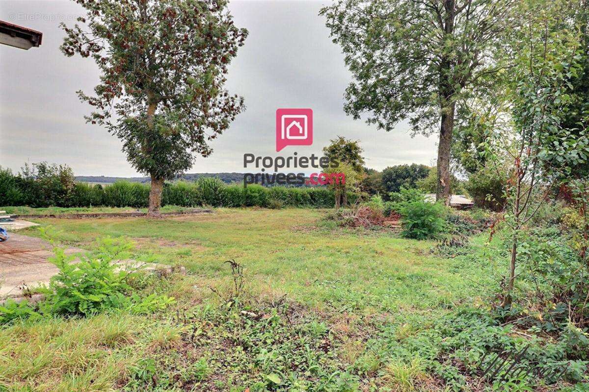 Maison à LE MESNIL-SUR-BULLES