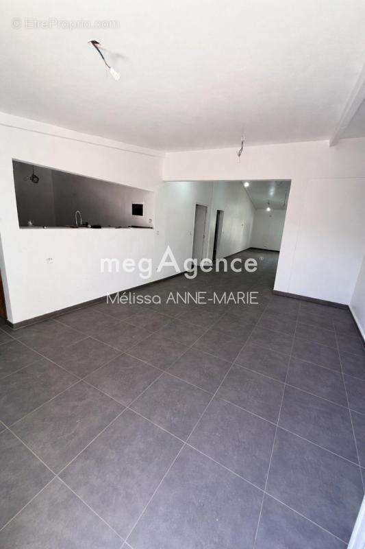 Maison à LES ABYMES