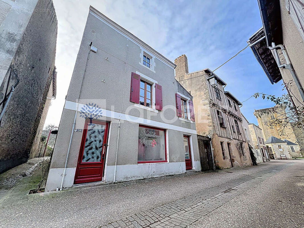 Maison à SAINT-LOUP-LAMAIRE