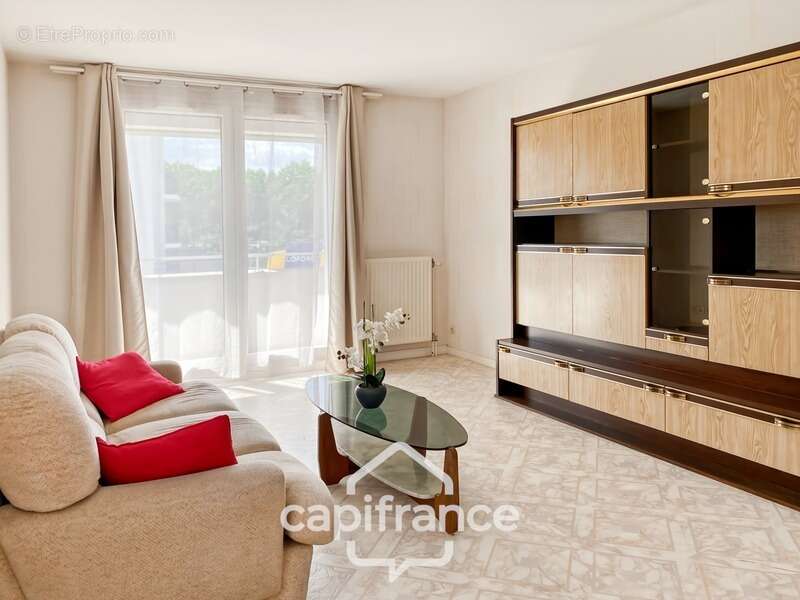 Appartement à SAINT-THIBAULT-DES-VIGNES