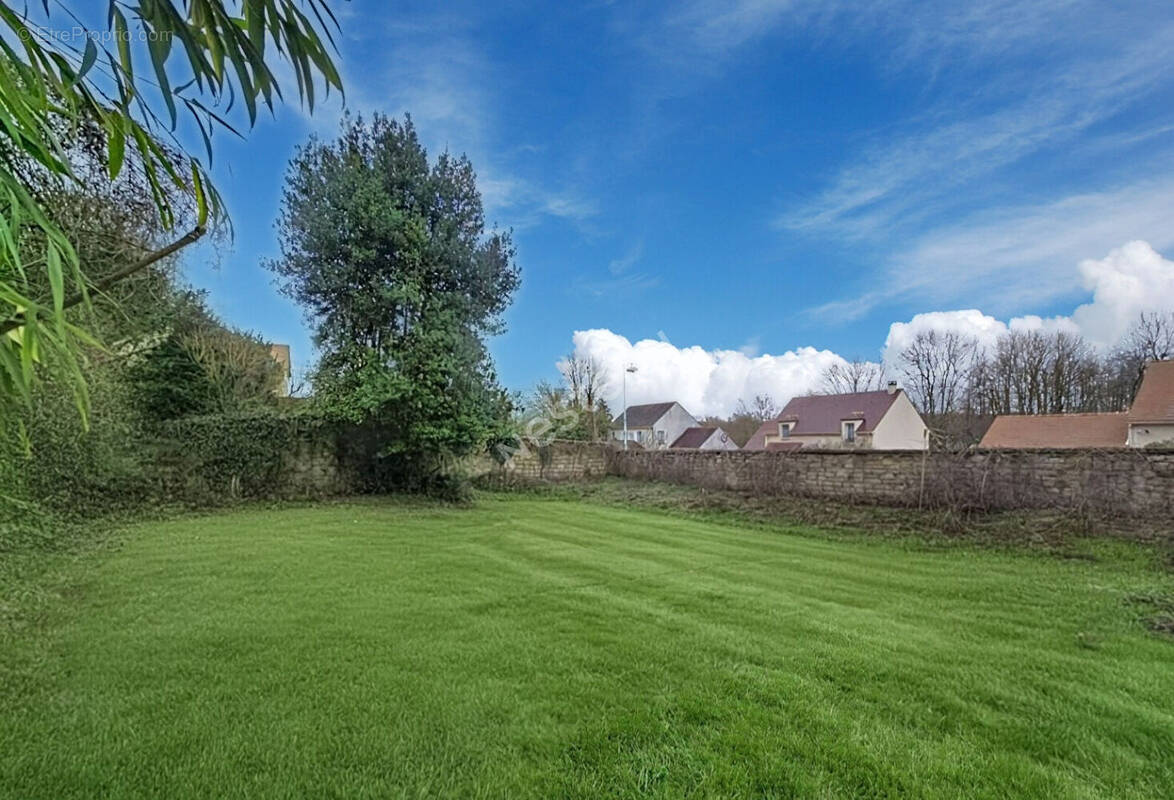 Terrain à NOISY-SUR-OISE