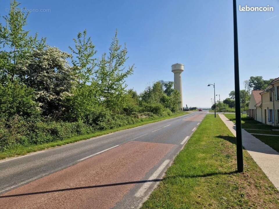 Terrain à PONT-SAINTE-MAXENCE
