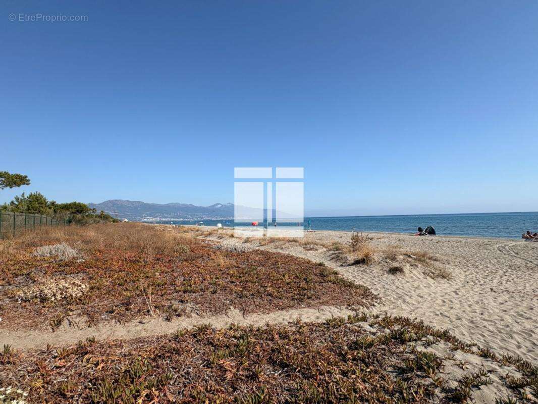 À vendre studio de 31 m2 residence les sables de biguglia - photo 2