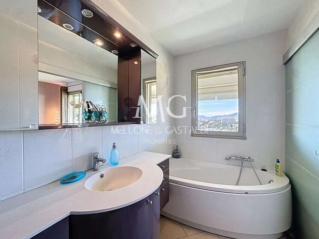 Appartement à LE CANNET