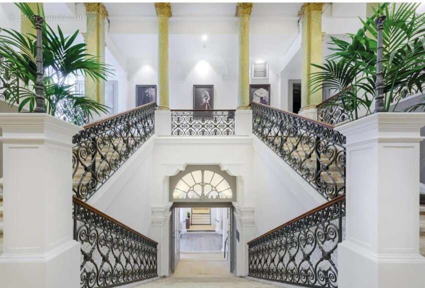INVESTISSEMENT LOCATIF  Nîmes  Résidence d'Affaires Appart'City Collection Nîmes Arènes - 6, 07 % de rentabilité - photo 7