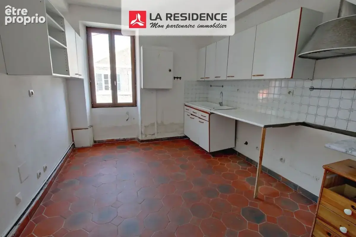 Appartement 4 pièces 74 m² à vendre à Le Mesnil-Saint-Denis (78320) - photo 4