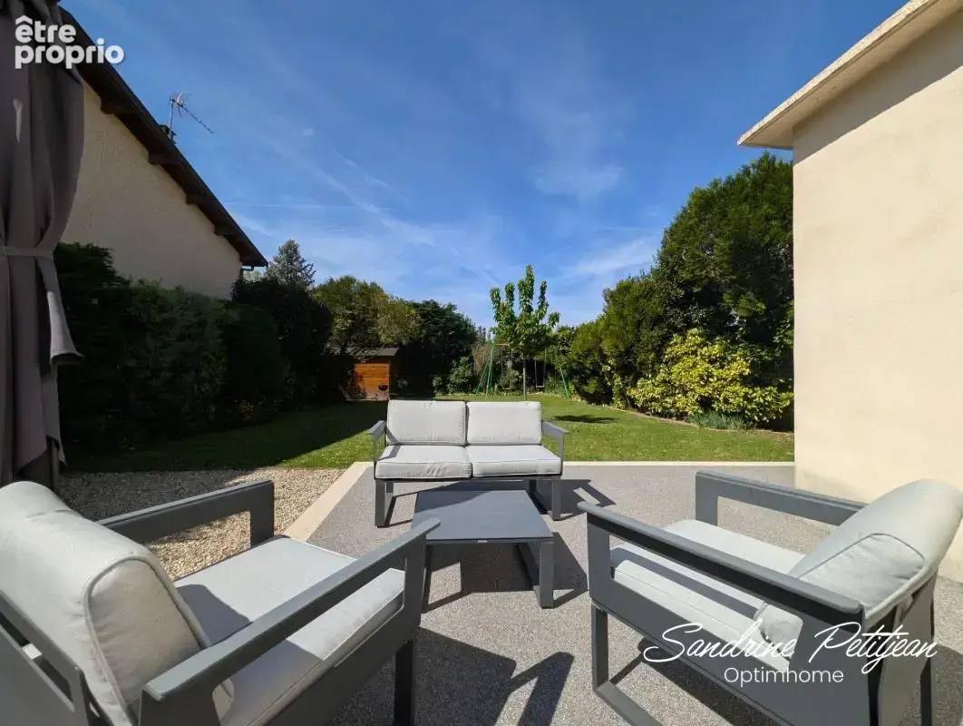 Maison à vendre 94 m² - 5 pièces - parcelle 469 m² - Vaulx en Velin Secteur Rize - photo 3
