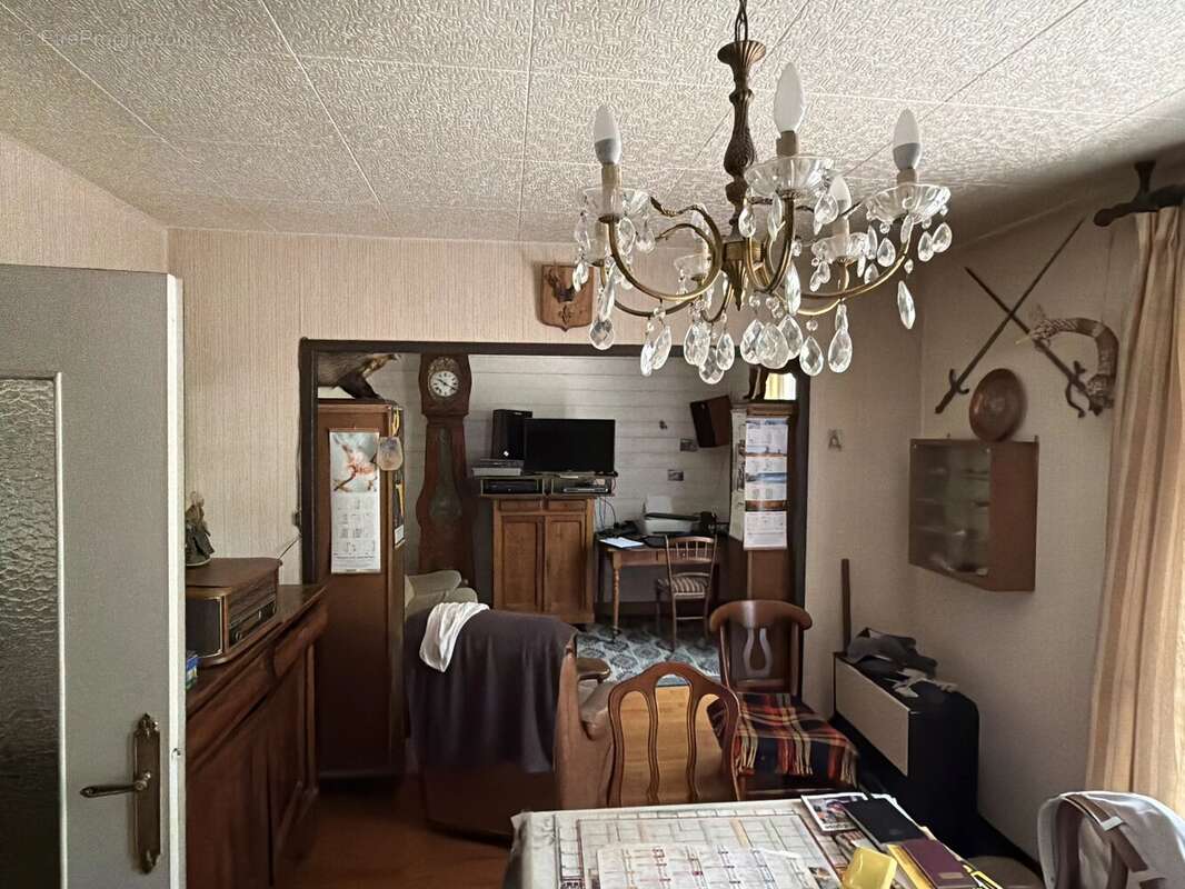 Pavillon indépendant au bord d'un ruisseau, niché dans un cadre boisé paisible - photo 4
