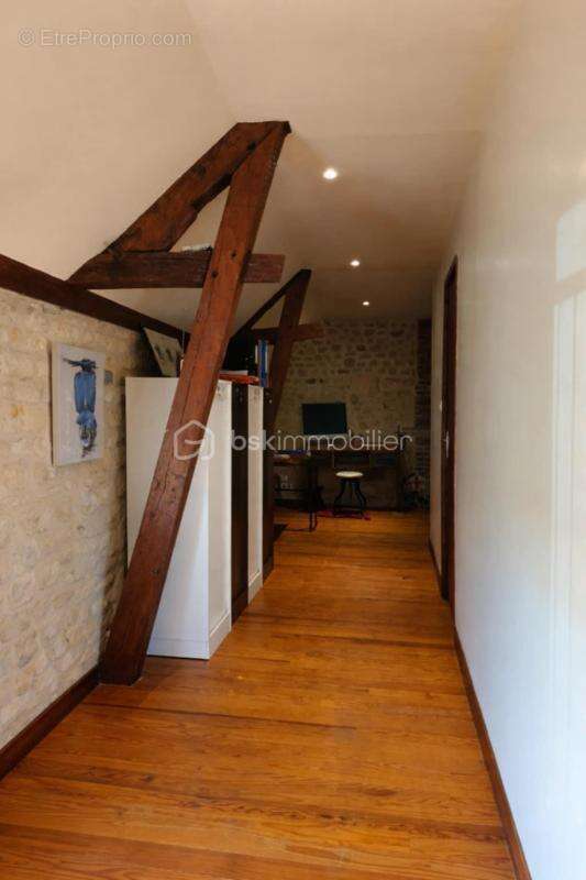 A vendre - Maison du 17éme siècle entièrement rénovée de 217 m2 - photo 11