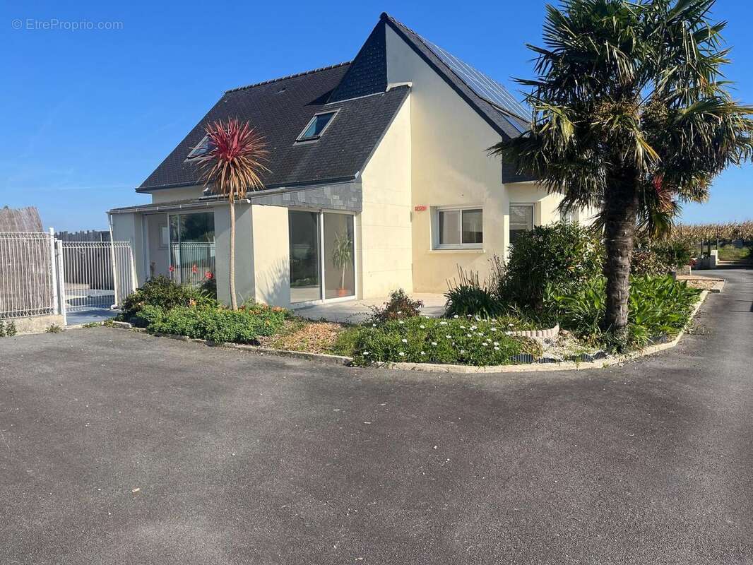 Maison 142 m² à Saint-Evarzec  - photo 3