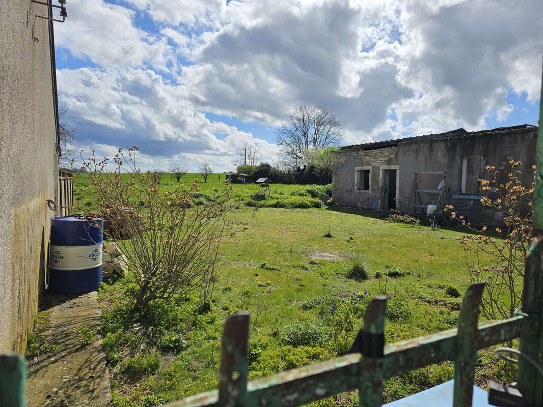 Maison à SAINT-DENIS-DE-PALIN