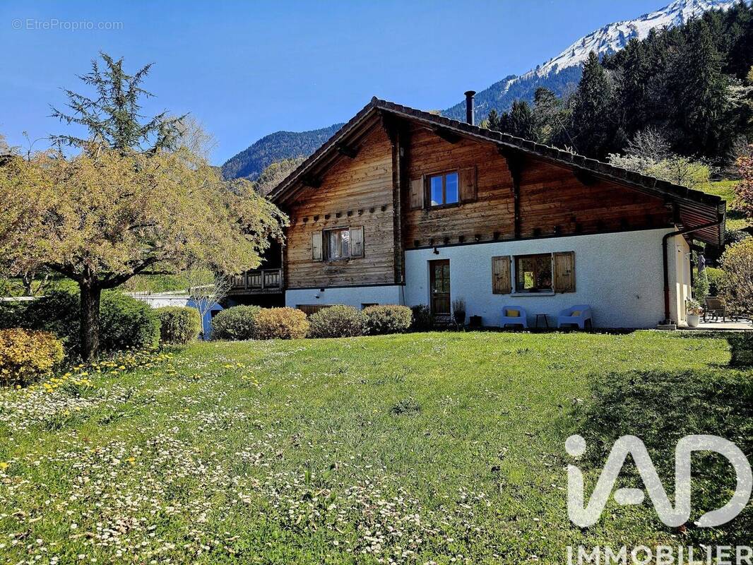 Photo 1 - Maison à LATHUILE