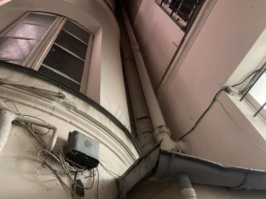 Autre à PARIS-1E