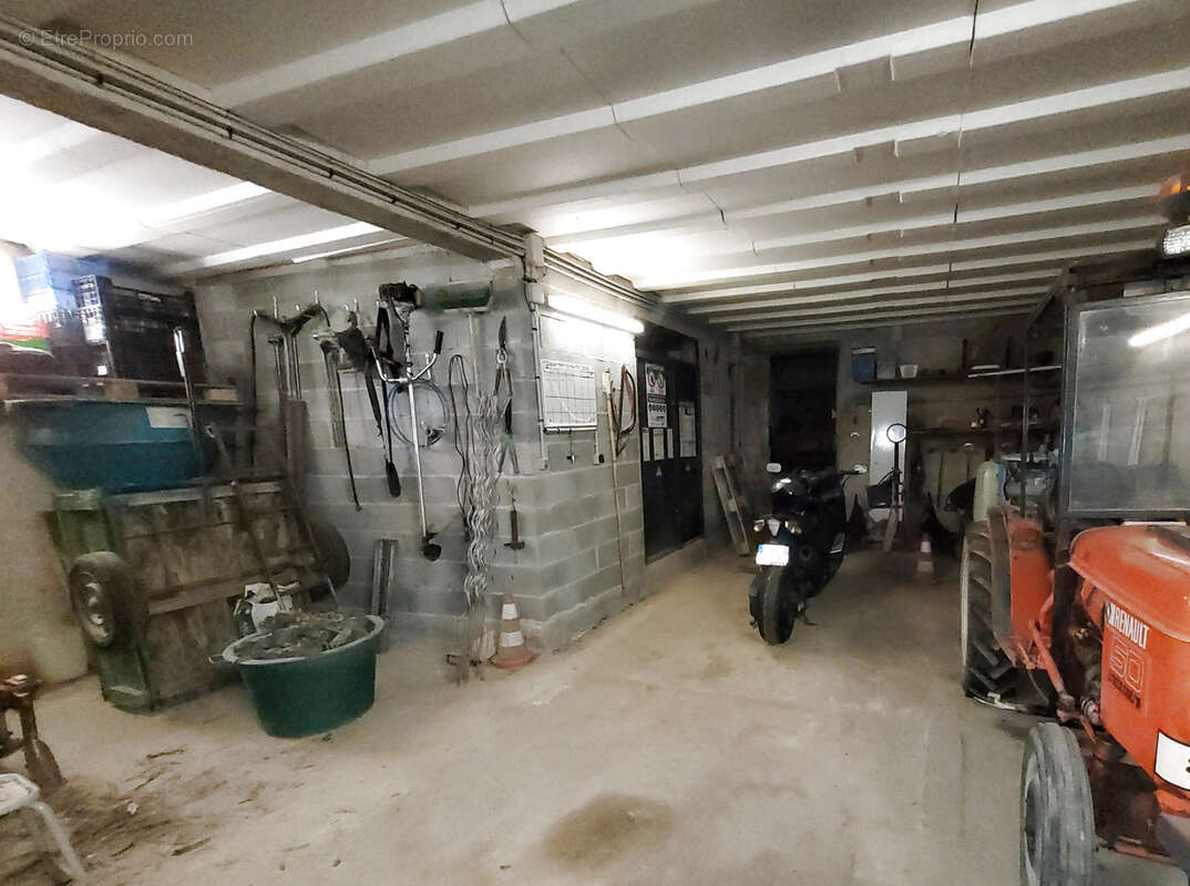 Parking à FLEURY