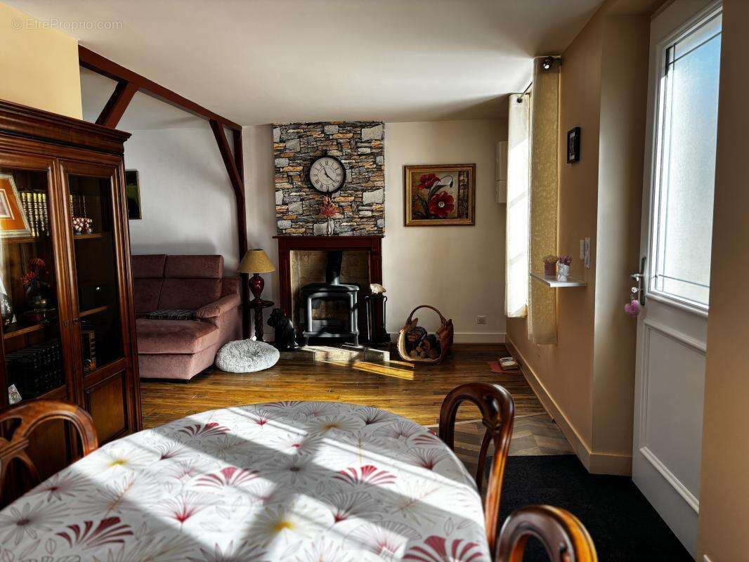 Maison à NEUVIC-ENTIER