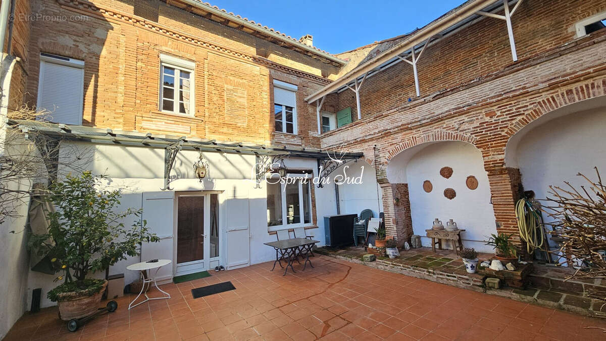 Maison 355 m² à Rabastens  - photo 3