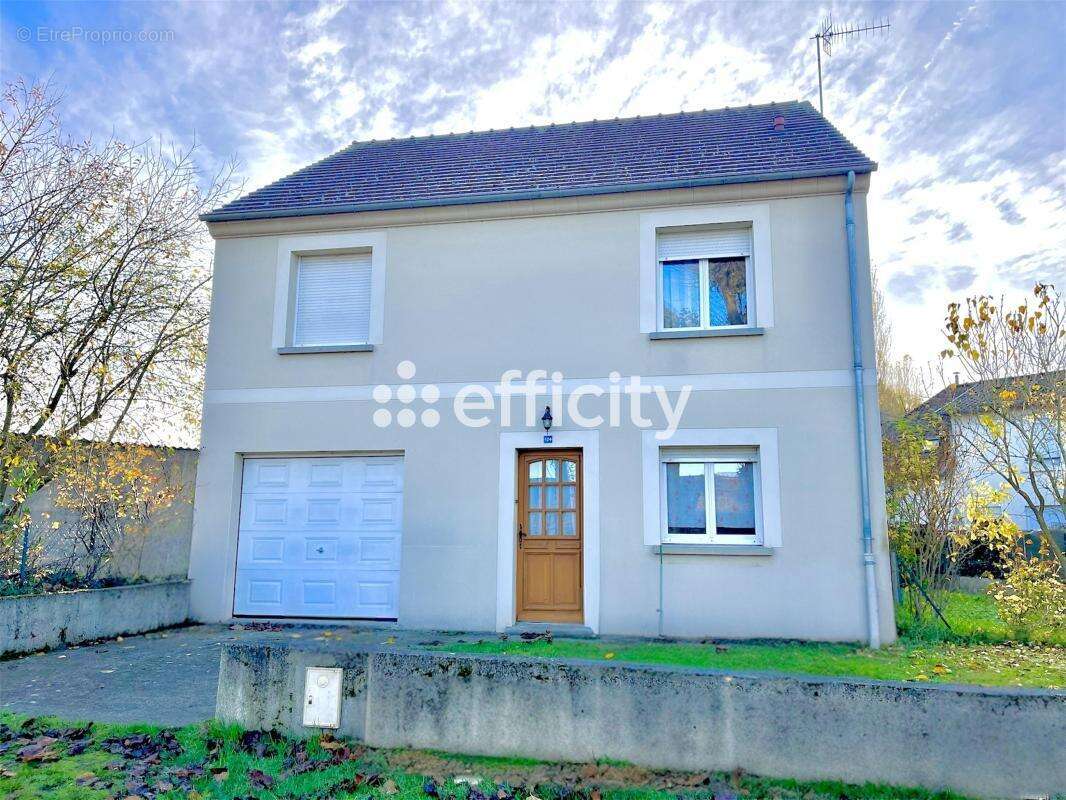 Maison à VILLENEUVE-SAINT-GERMAIN