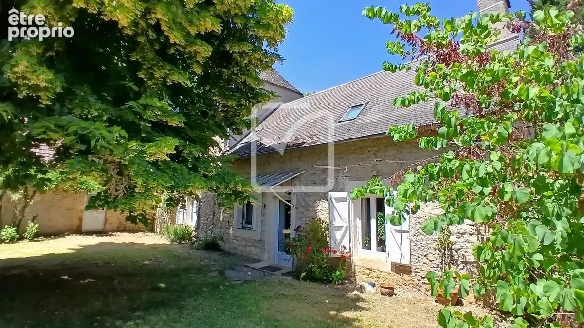 Maison en pierre avec dépendances et jardin - photo 1