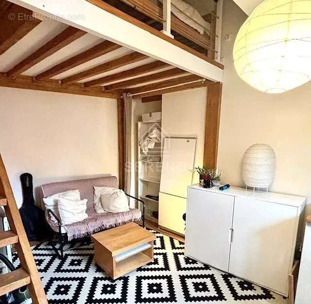 Appartement à PARIS-1E