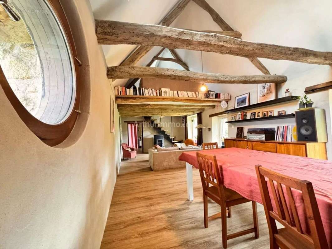 Maison à LOCOAL-MENDON