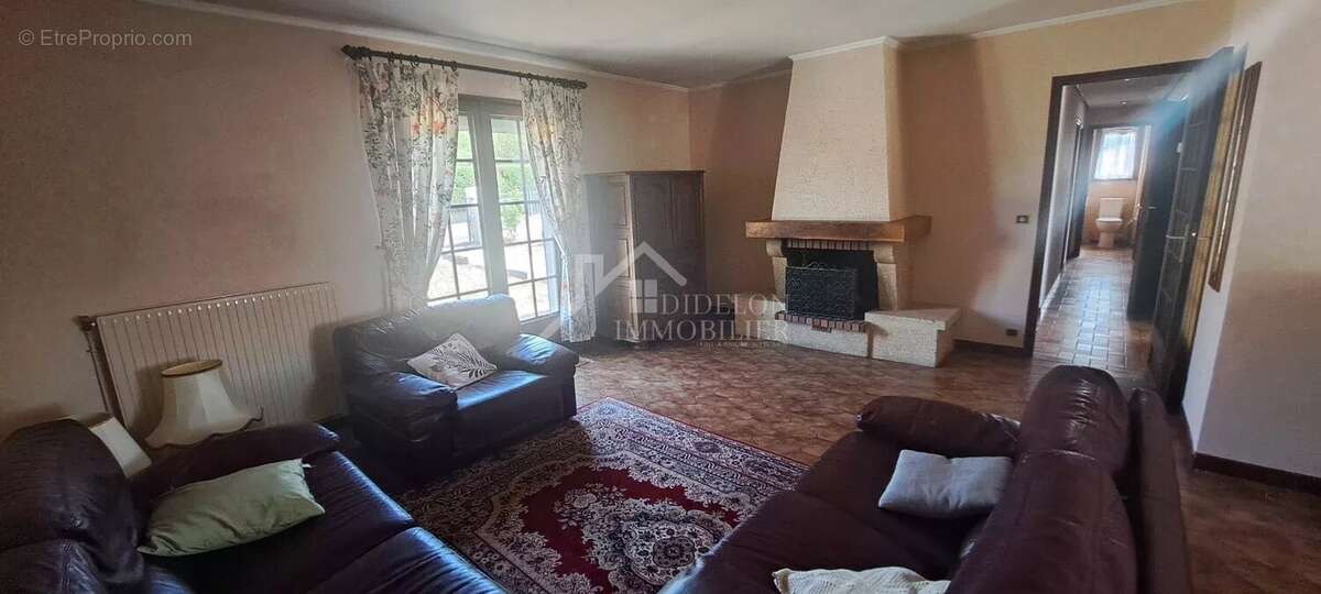 Pavillon de plain pied - 99m² hab + 2 garage - 1154m² de terrain - photo 7