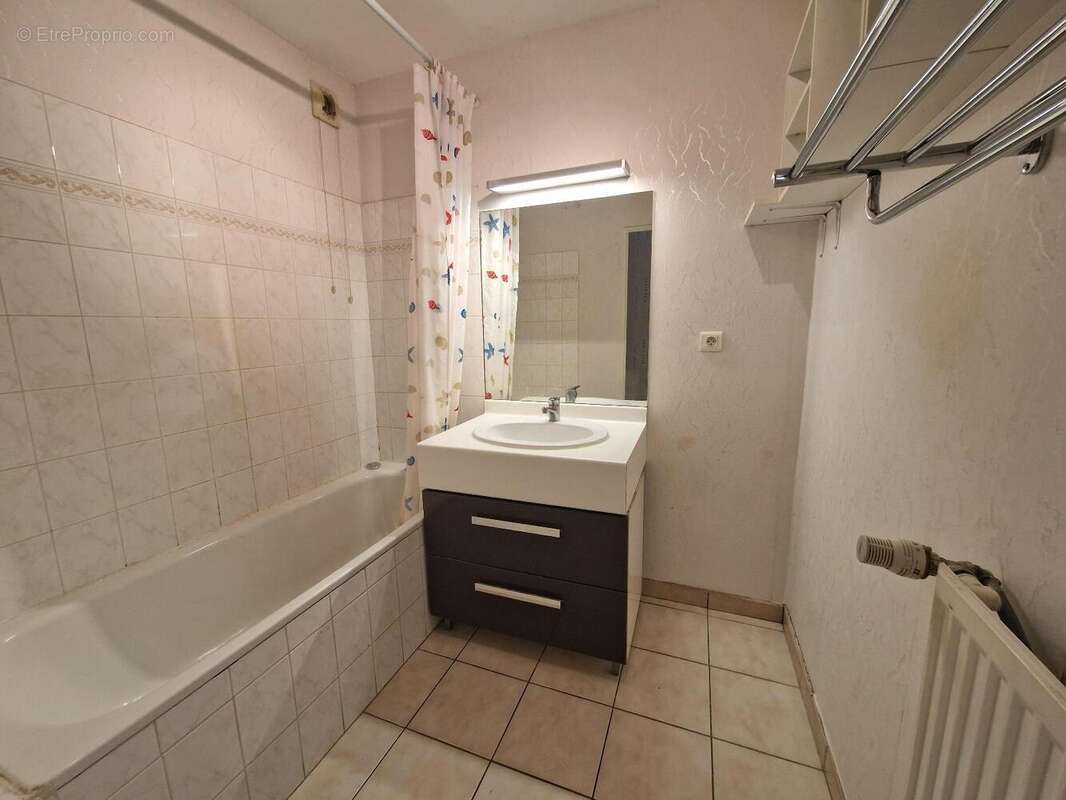 Appartement 84 m² à Decines-Charpieu  - photo 9