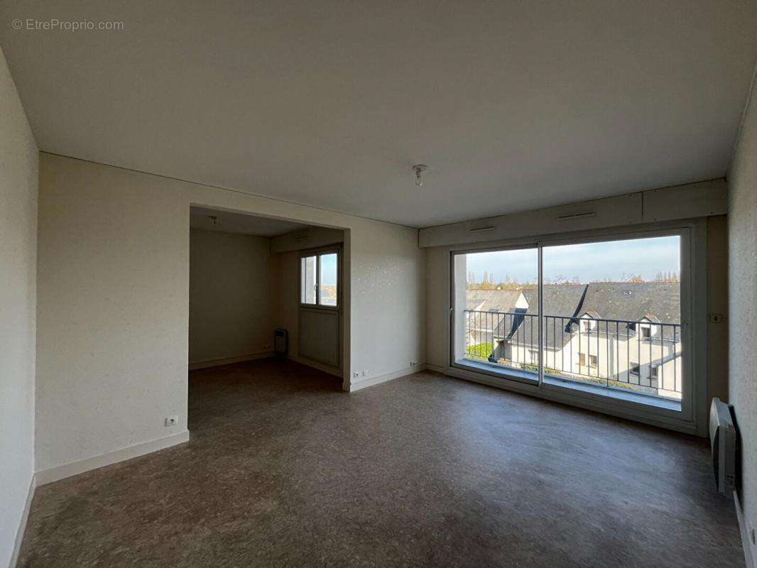 Appartement à PELLOUAILLES-LES-VIGNES