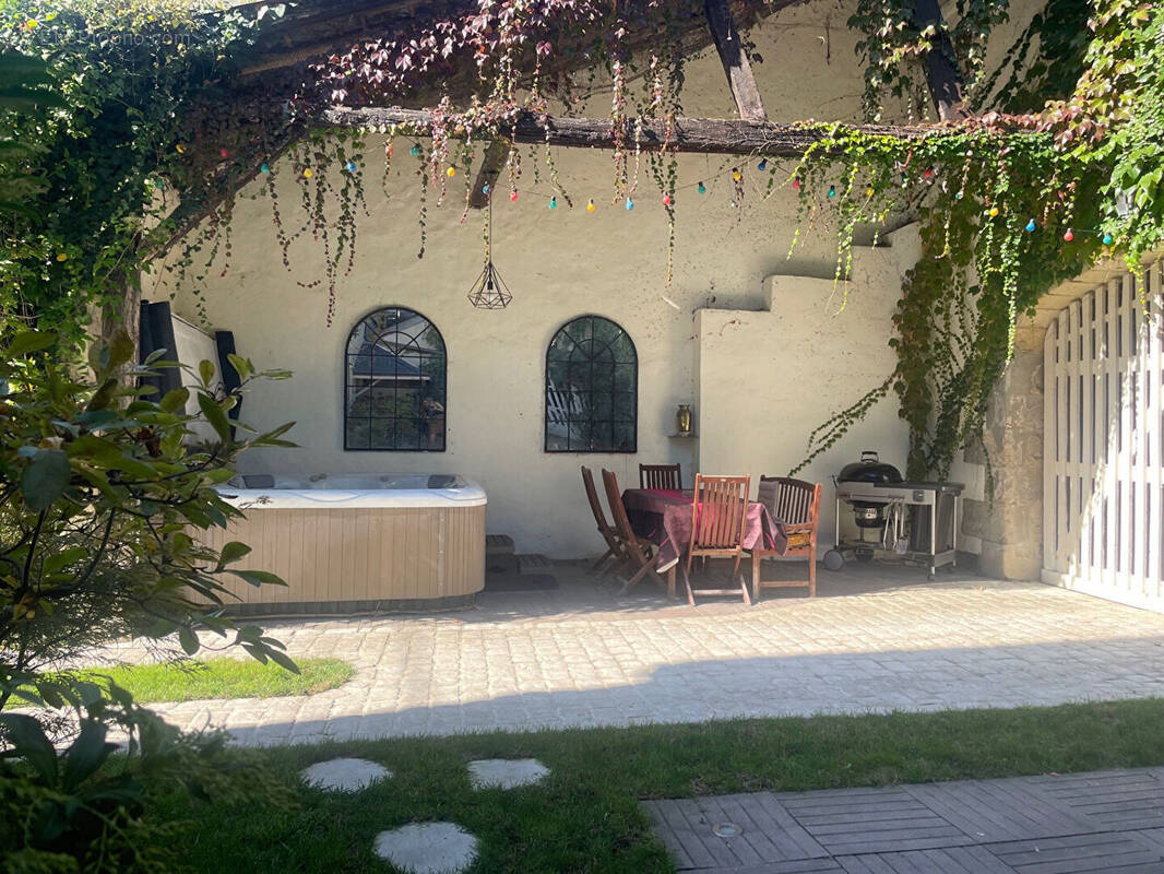 Maison à SAINT-ETIENNE-DE-CHIGNY