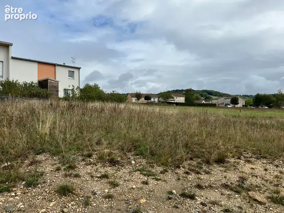 Terrain 565 m² à Naucelles  - photo 3