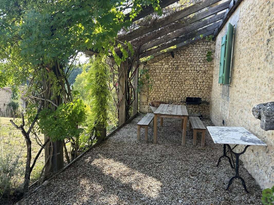 Maison à MONTIGNAC-LE-COQ