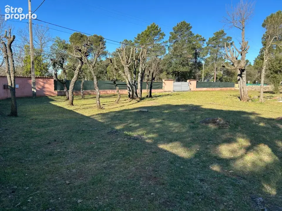 Terrain 650 m² à Regusse  - photo 2