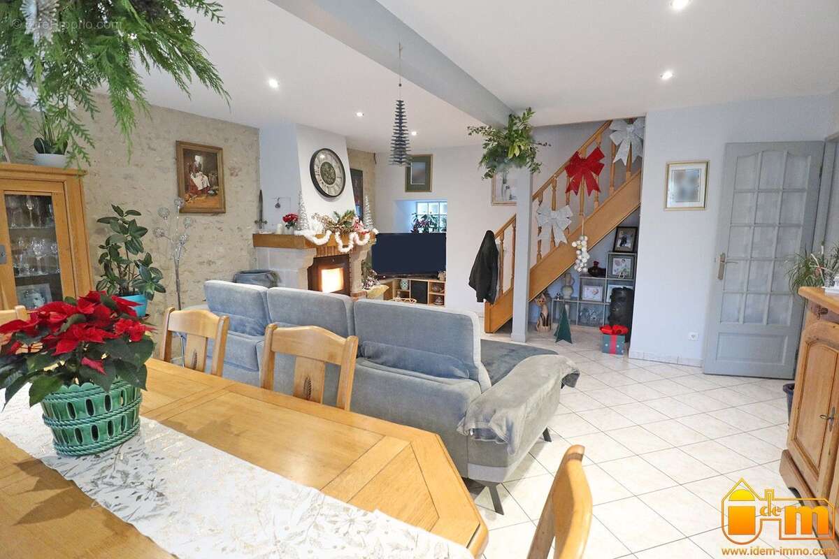 Maison à MEREVILLE