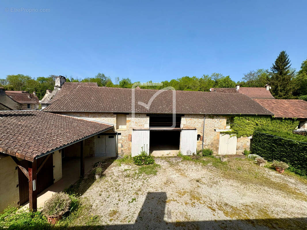 Maison à AZERAT
