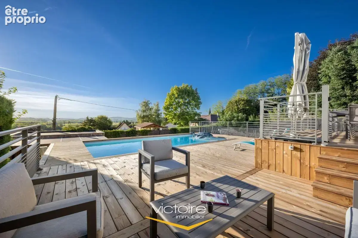 Bourgoin-Jallieu, Mozas – Maison contemporaine de 5ch, 166 m² avec vue incroyable, piscine chauffée et DPE B - photo 3