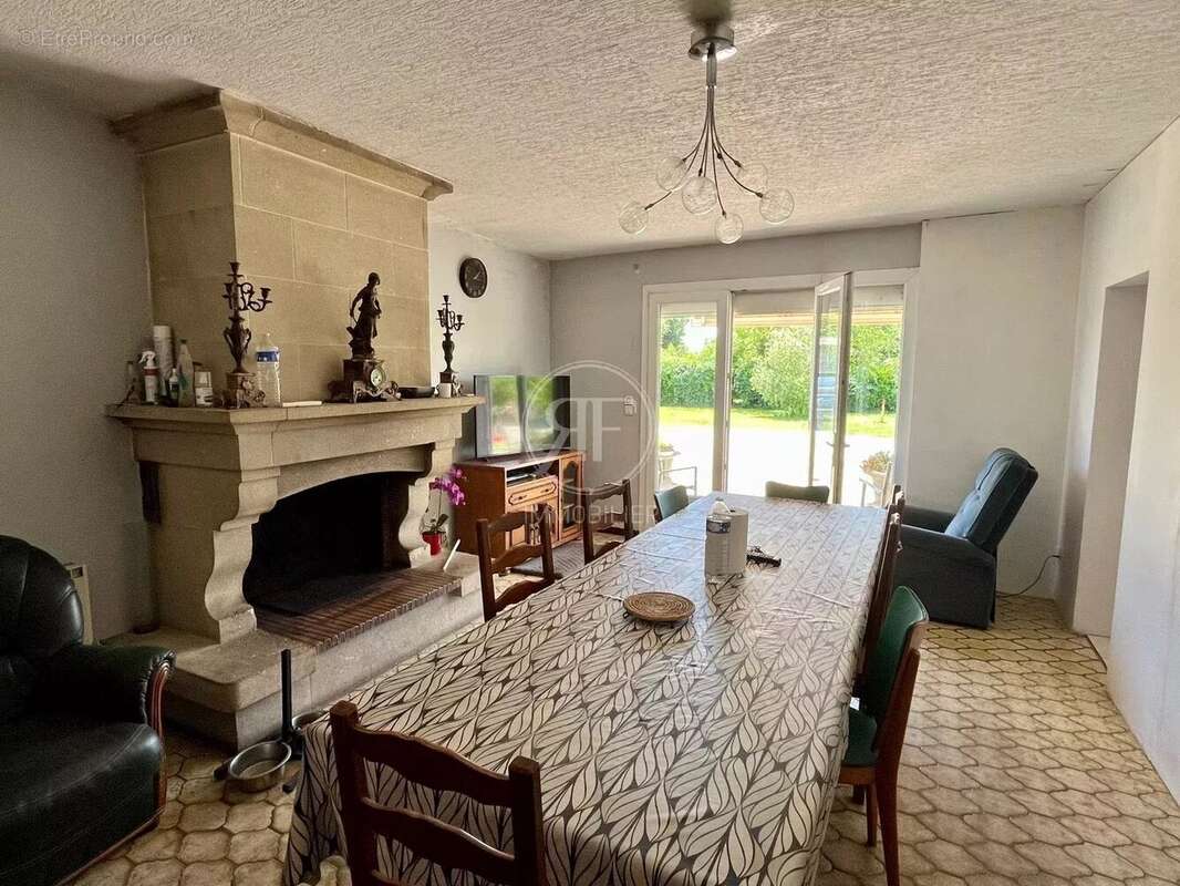 Maison à LA LANDE-DE-FRONSAC