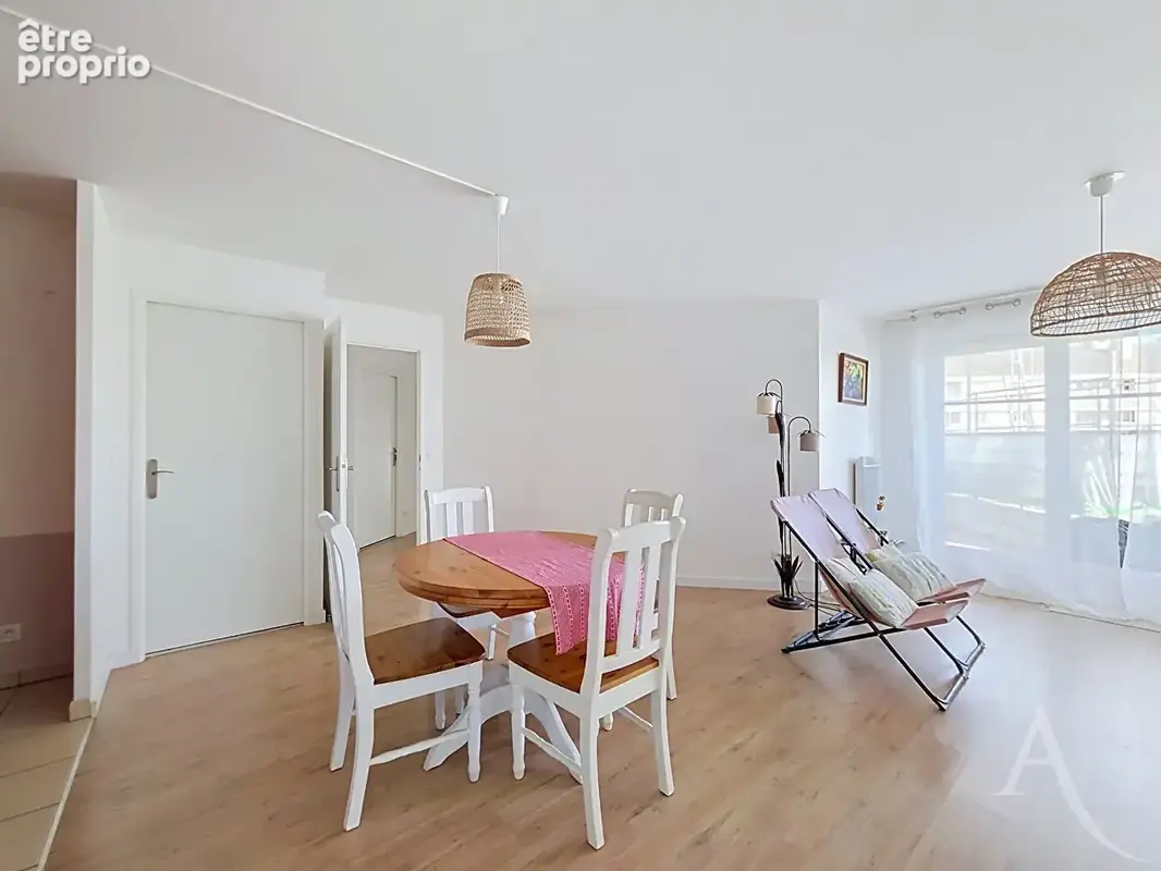 Mantes la Joie - Appartement T4 de 86.01 m² - 3 chambres - parking - proche gare - photo 2