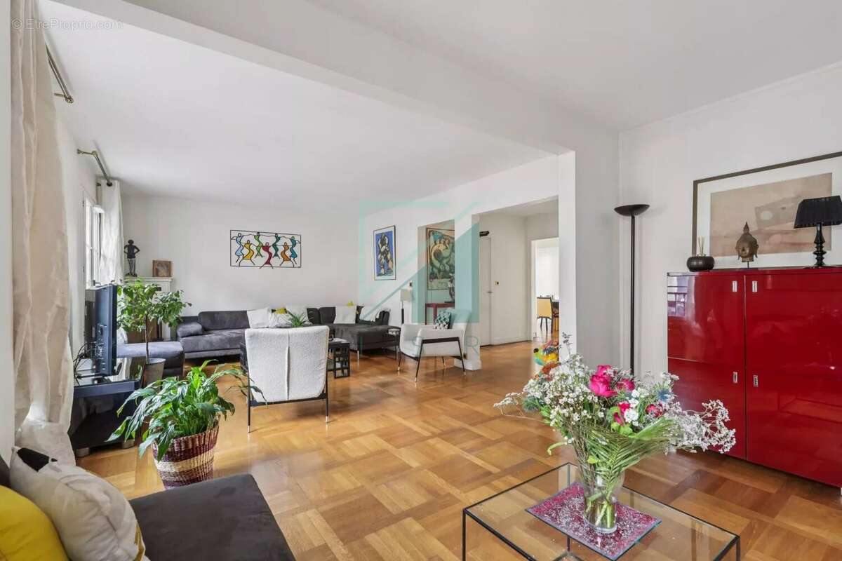 Appartement à PARIS-3E
