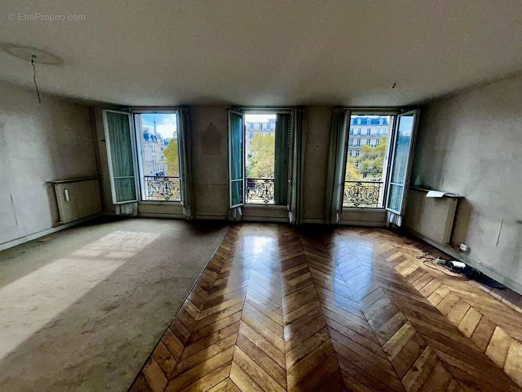 Appartement à PARIS-17E