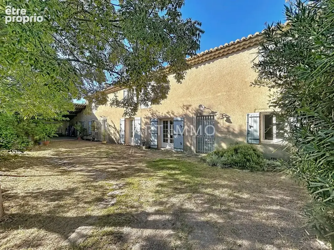Photo Maison à Robion au prix de 649 000€