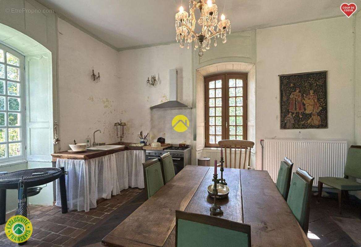 Maison à MONTAIGUT-LE-BLANC