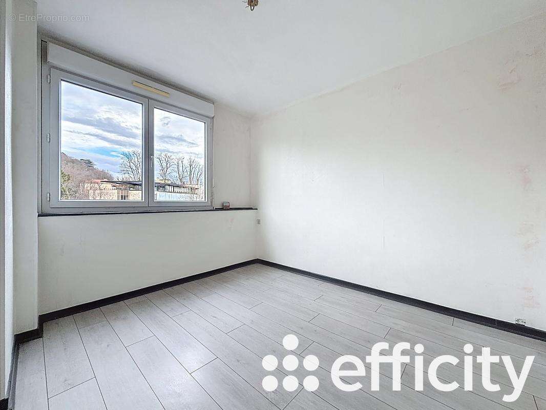 Appartement à LYON-9E
