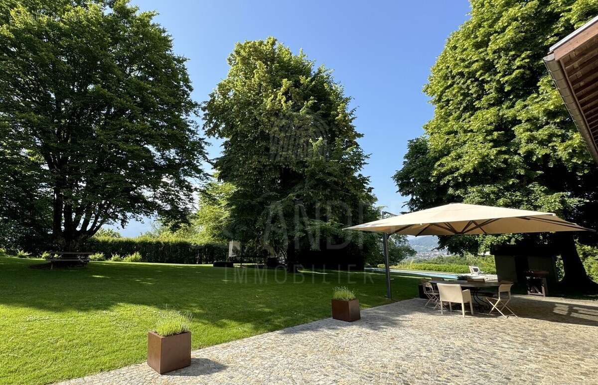 Maison à CHARNECLES