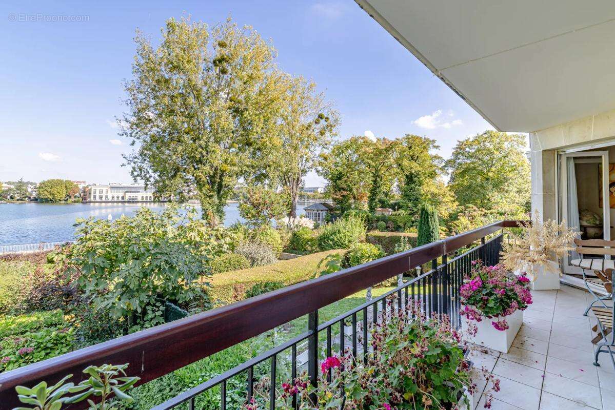 Appartement à ENGHIEN-LES-BAINS