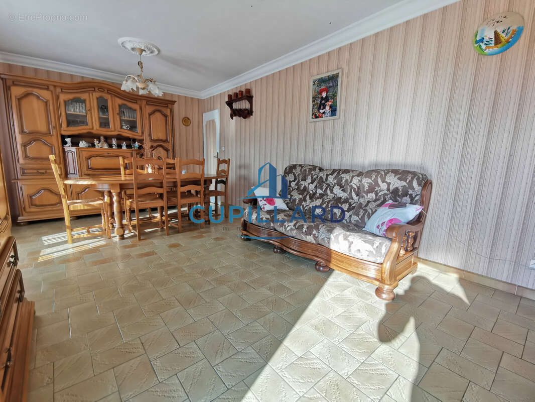 Maison à OUCHES
