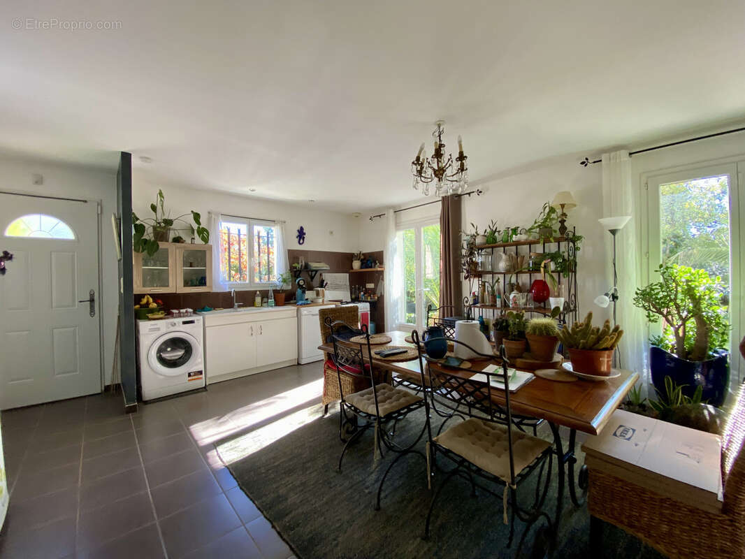 Maison à SAINTE-CECILE-LES-VIGNES